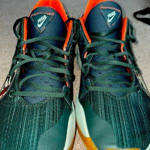 Nike Freak 2 GS Basketball Sneaker Vintage Green/Pisatchio Frost